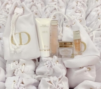 SET DƯỠNG DA DIOR 4 MÓN ( KÈM TÚI RÚT )