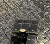 LĂN KHỬ MÙI DIOR SAUVAGE ( NAM )